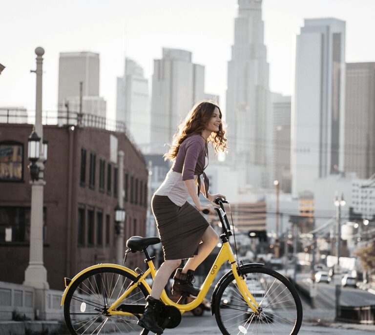 Empresas asiáticas inundan las ciudades de bicis para implantar un modelo como Uber
