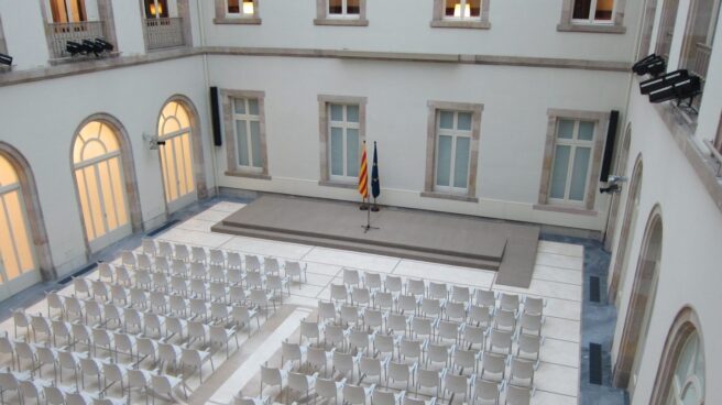 El escenario preparado para la firma del decreto de convocatoria del referéndum.