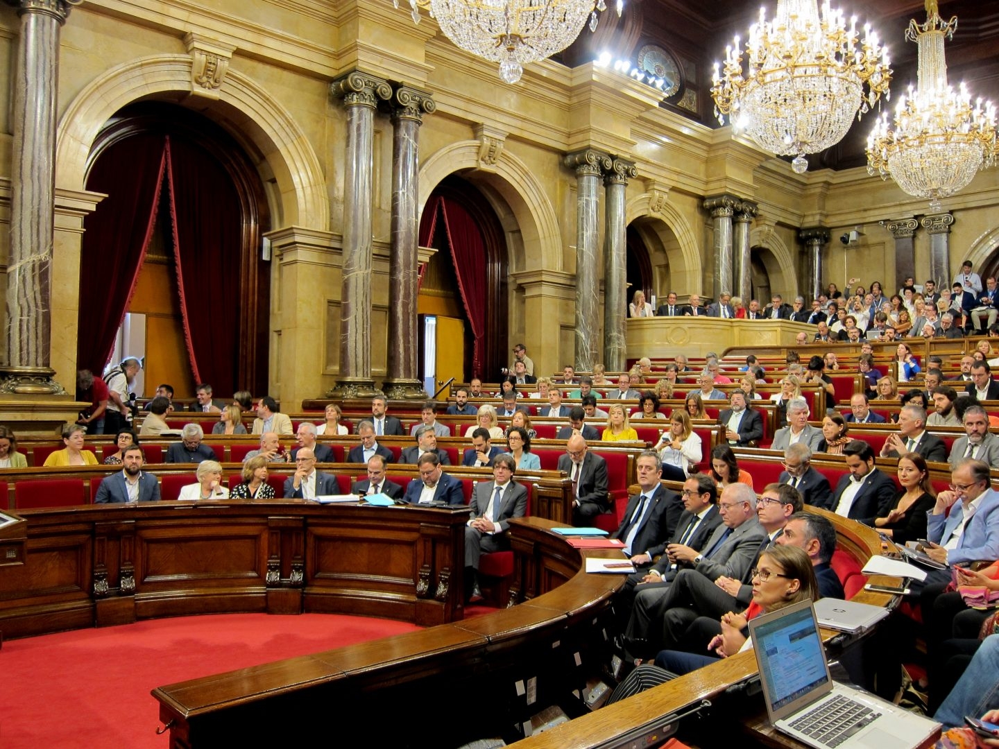 Pleno del 'Parlament' durante el debate de la Ley de Referéndum.