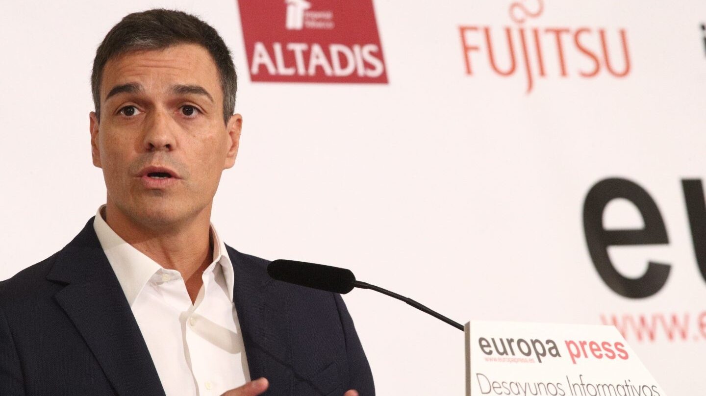 El secretario general del PSOE, Pedro Sánchez, durante el desayuno informativo de Europa Press.