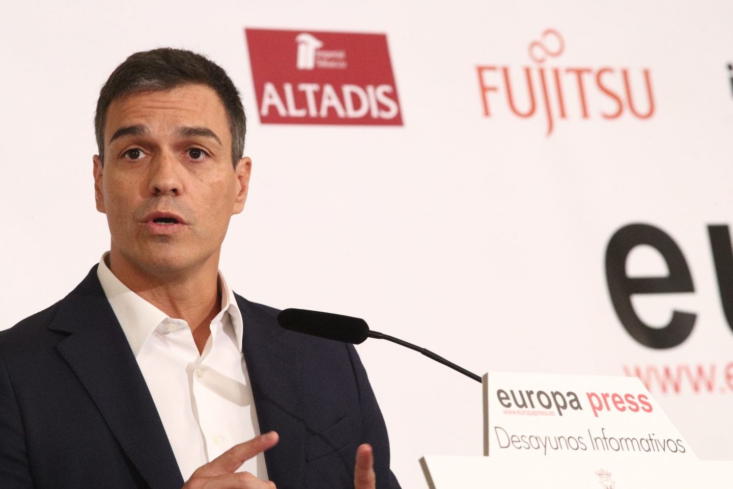 El secretario general del PSOE, Pedro Sánchez, durante el desayuno informativo de Europa Press.