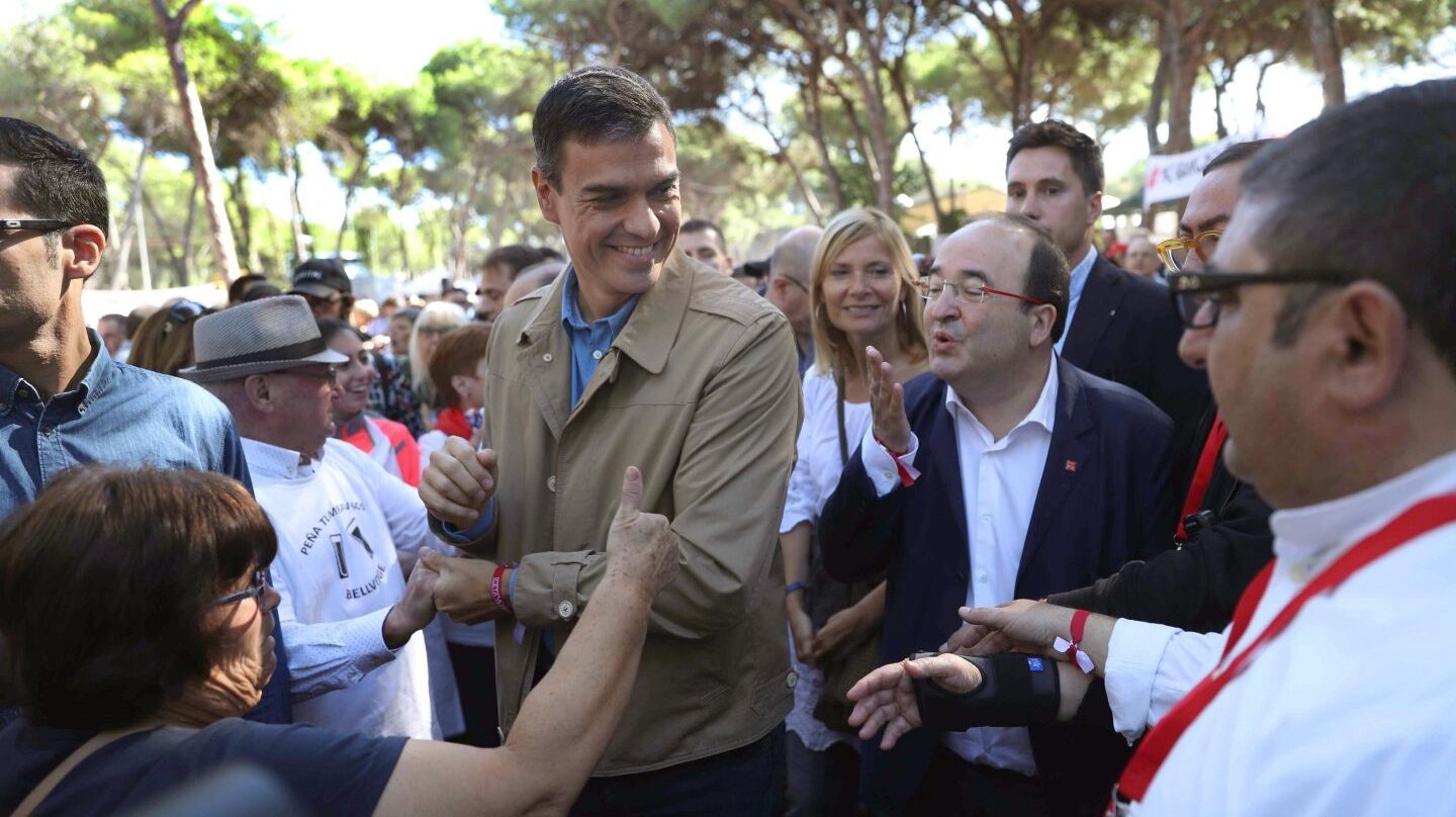 Pedro Sánchez, junto a Miquel Iceta este domingo en Barcelona.