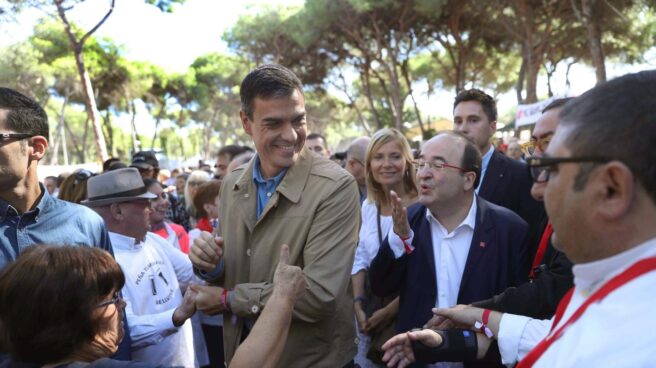 Pedro Sánchez, junto a Miquel Iceta este domingo en Barcelona.