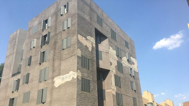 Fachada de uno de los pisos de protección oficial de Madrid.