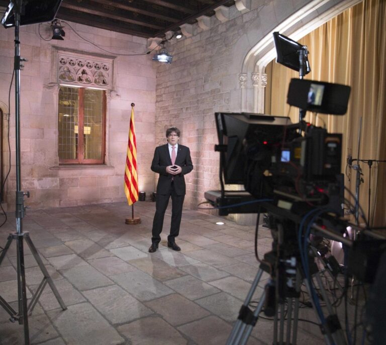 Puigdemont: "Sólo el Parlament de Cataluña puede inhabilitarme a mí y a mi gobierno"