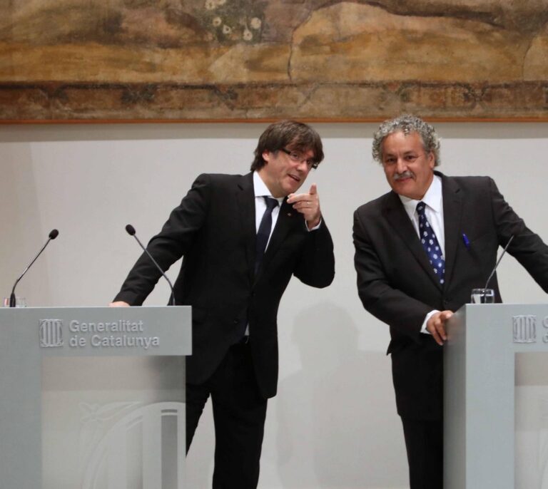 Puigdemont responde a Santamaría: 'Un golpe de Estado sería prohibir las urnas del referéndum'