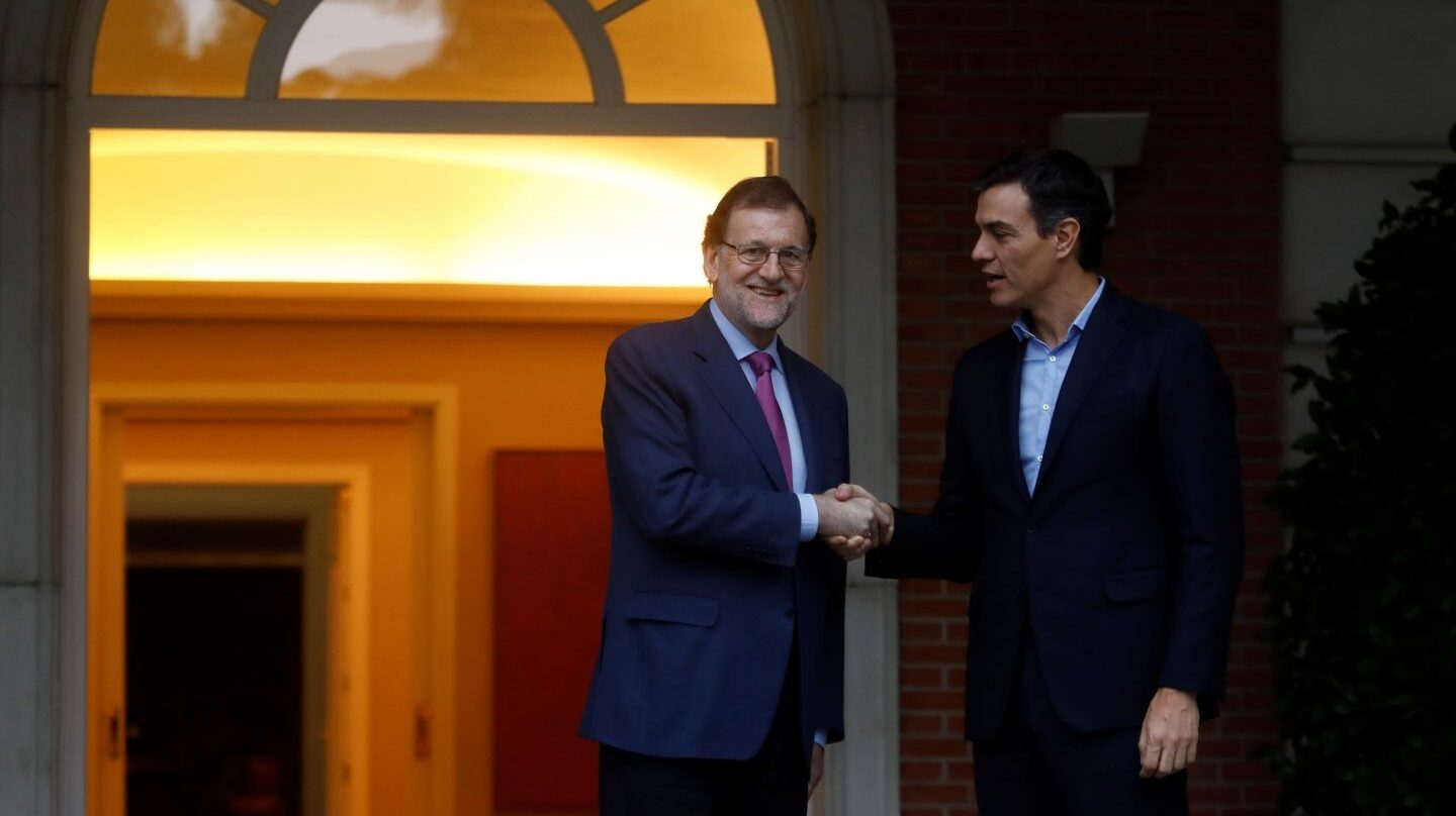 Mariano Rajoy y Pedro Sánchez, durante un encuentro en Moncloa.