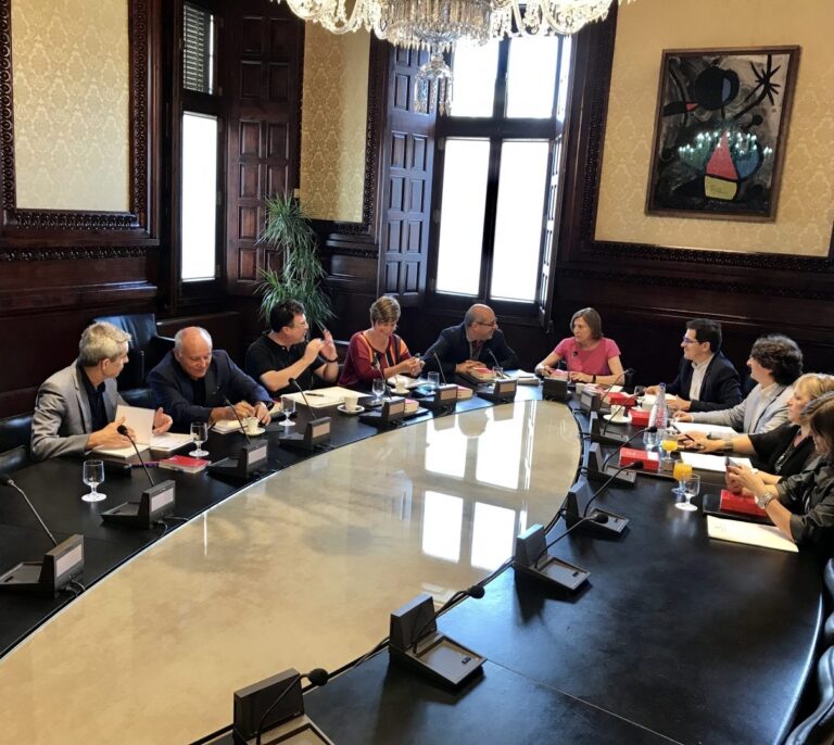 La última Mesa ordinaria del Parlament antes del pleno elude las leyes de 'desconexión'