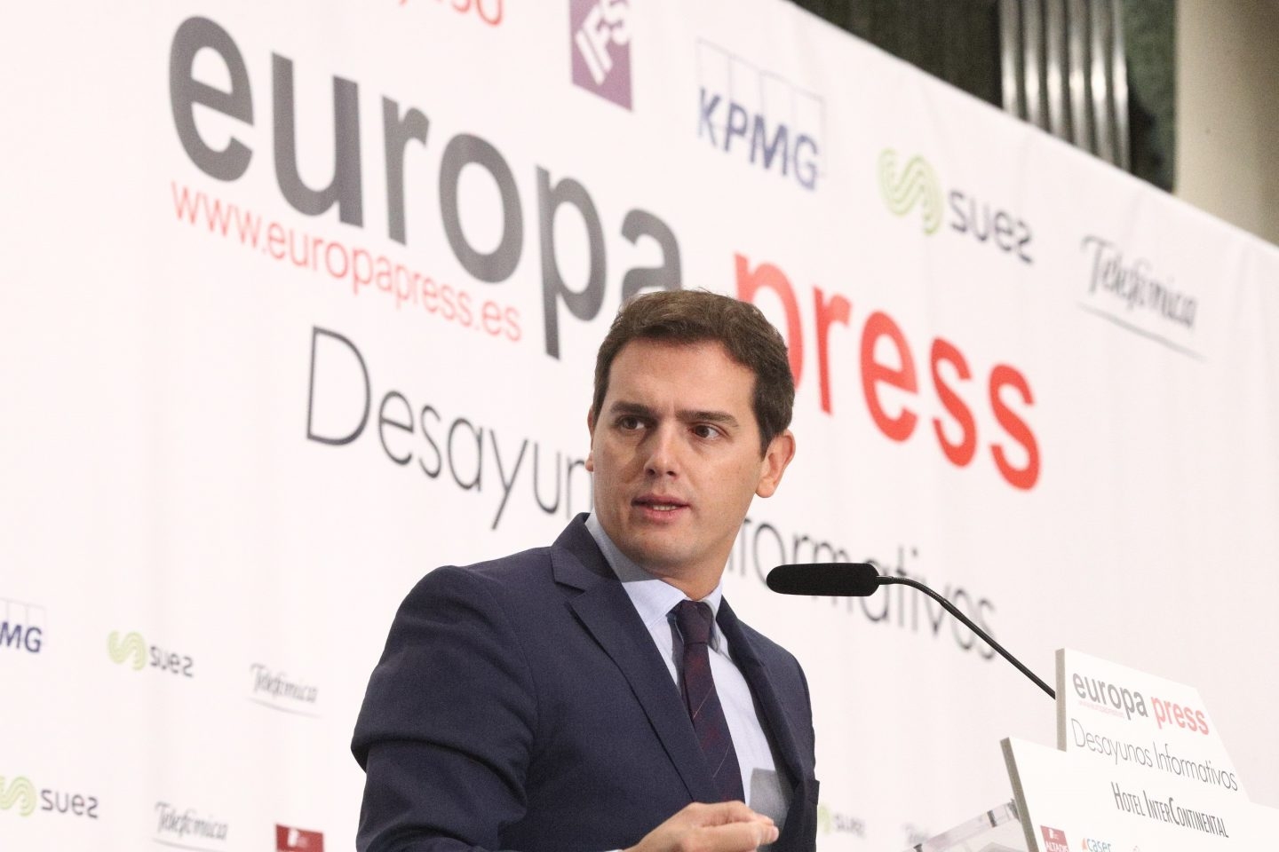 El presidente de Ciudadanos, Albert Rivera, durante el desayuno informativo de Europa Press.