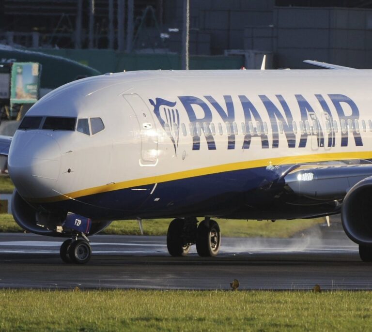 Ryanair entra en pérdidas por el zarpazo en sus cuentas de la guerra de precios