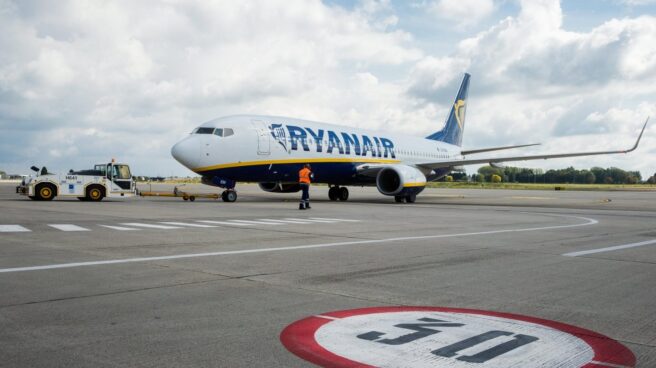 Ryanair pierde 815 millones de euros en el último año Un avión de la aerolínea Ryanair.