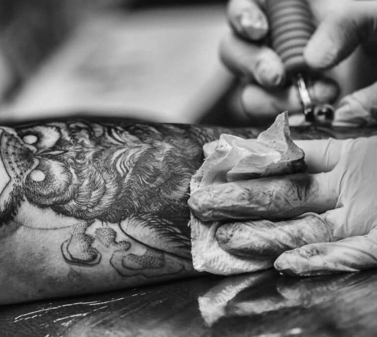 No usar la epidural y otras leyendas urbanas sobre los tatuajes