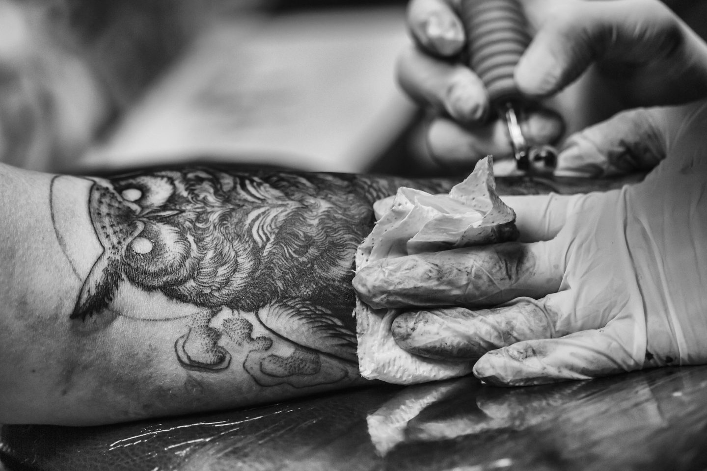La incompatibilidad con la epidural, su carácter cancerígeno y otras leyendas urbanas sobre los tatuajes
