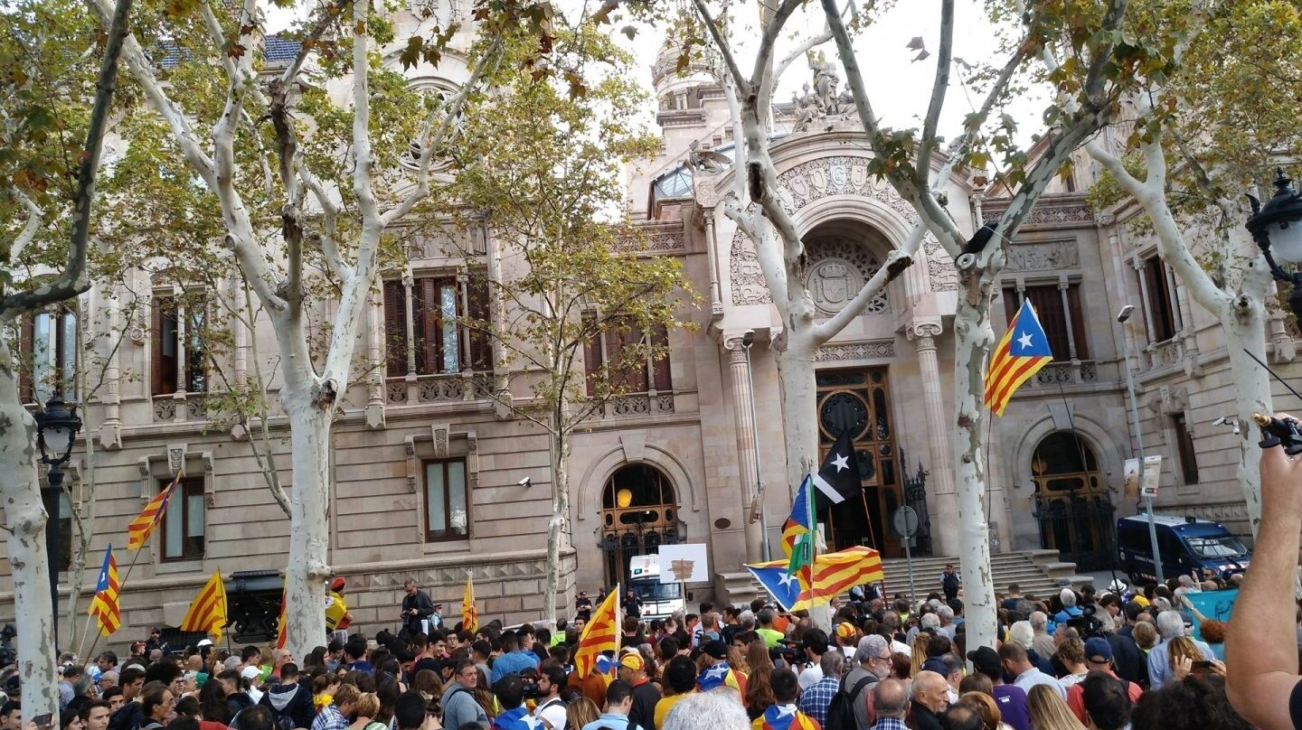 Concentración independentista ante el TSJC, esta semana.