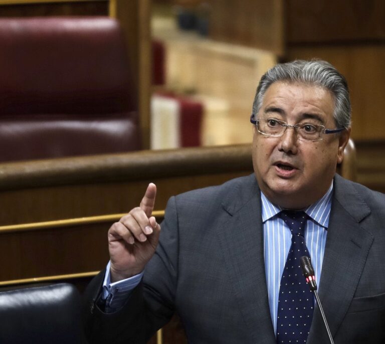 Zoido: "Es una monumental mentira decir que la Guardia Civil ha agredido a la Generalitat"