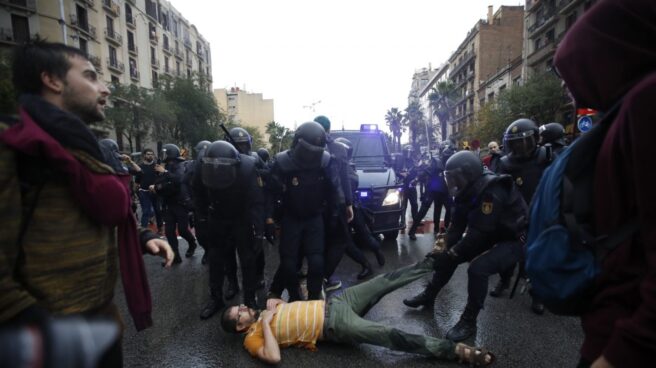Cargas policiales en Barcelona. Cargas policiales en Barcelona.