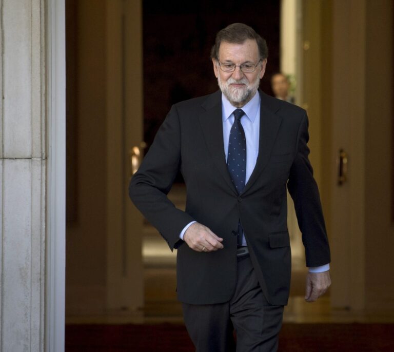 Rajoy replica a Iglesias que no puede hablar con quien plantea "un chantaje tan brutal"