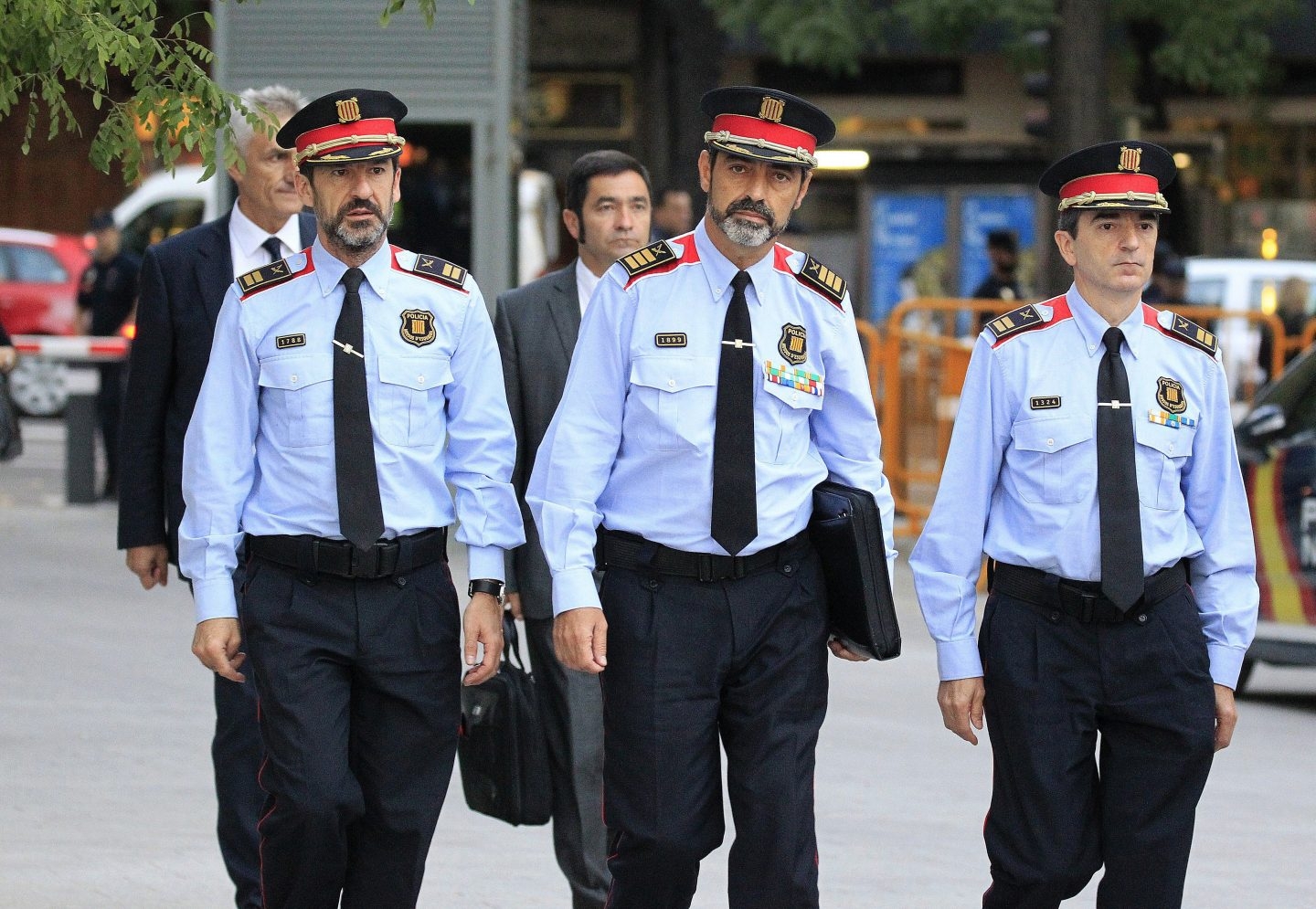 El mayor de los mossos, Josep Lluís Trapero (centro), a su llegada a la Audiencia Nacional el pasado 6 de octubre.