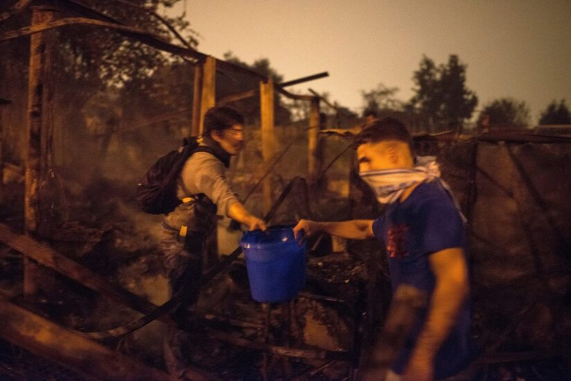 Incendio de Galicia: vecinos con cubos de agua en Vigo.