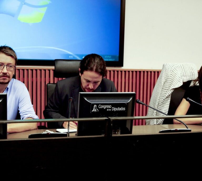 Montero abronca a su grupo tras las críticas de Bescansa: "Es lo que más daño nos hace"