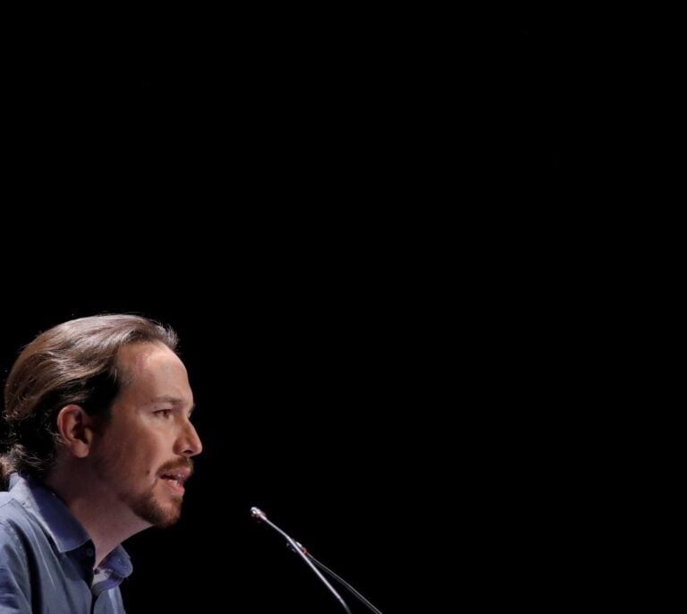 Iglesias abre la campaña catalana invocando el "espíritu republicano" y atacando al Rey
