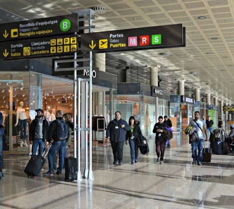 Los aeropuertos esperan 5,2 millones de pasajeros en más de 32.500 vuelos en Semana Santa