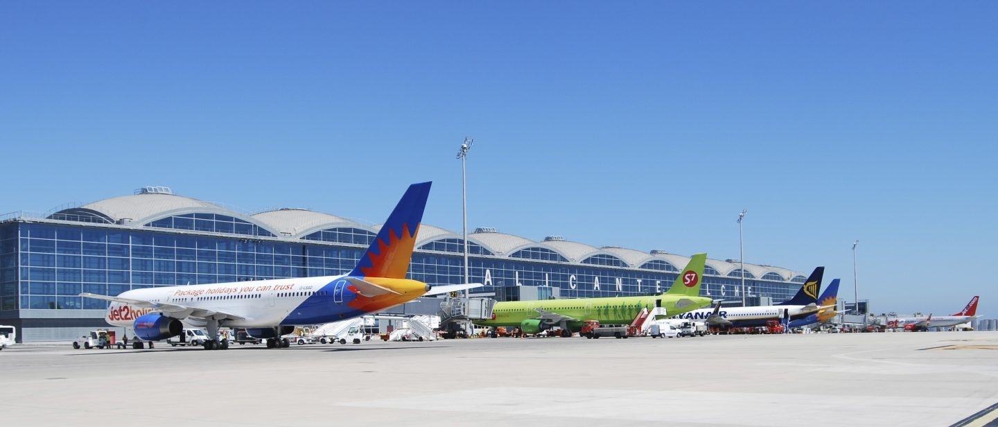 Aeropuerto Alicante-Elche, gestionado por Aena.