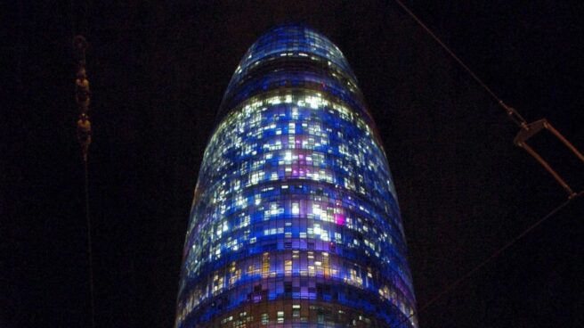 Torre Agbar, sede de Aguas de Barcelona. Torre Agbar, sede de Aguas de Barcelona.