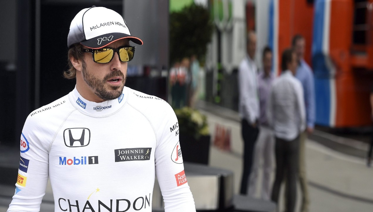 Fernando Alonso renueva su contrato con McLaren para 2018.