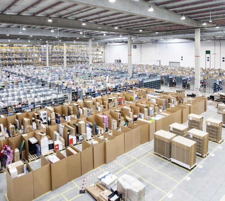 Ultimátum de Trabajo al mayor centro de Amazon en España tras ocho contagios