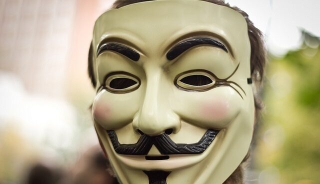 Anonymous prosigue con sus sabotajes contra el 155 y deja caer la web de la Casa del Rey Anonymous ya anunció una campaña de ataques contra España para defender a Cataluña.