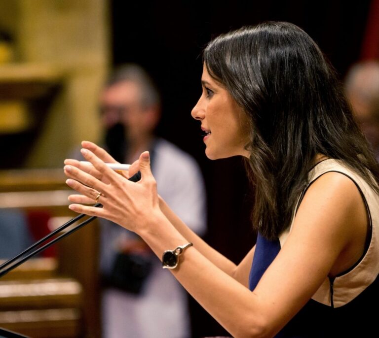 Torrent descarta estudiar la suspensión del pleno solicitada por Ciudadanos