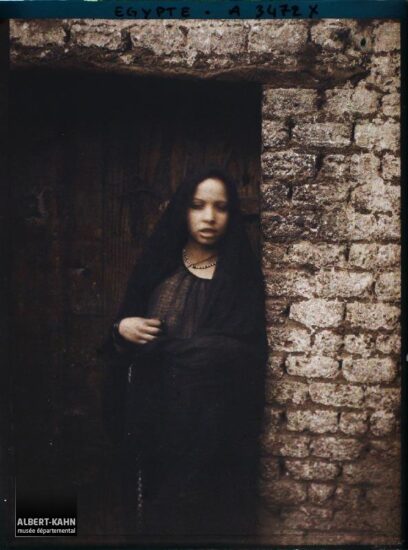 Auguste Léon; Egypte, Assiout, Jeune femme musulmane d'Assouan