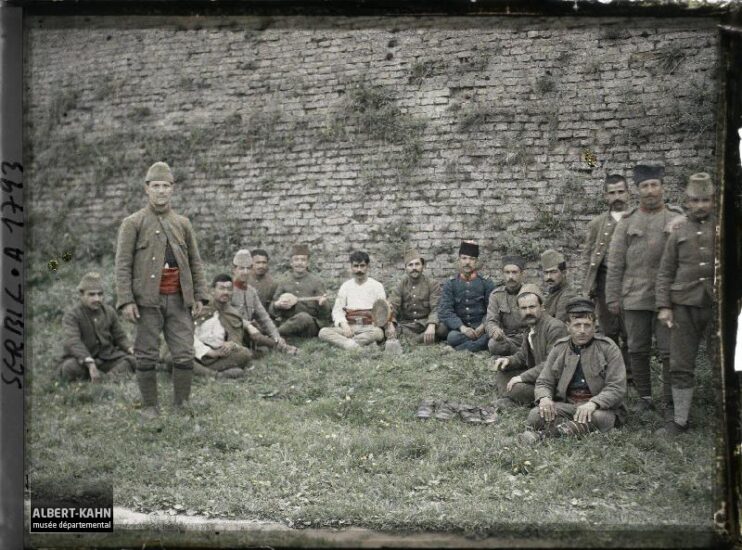 Auguste Léon; Serbie, Belgrade, Groupe d'Arméniens prisonniers tous Chrétiens (Citadelle de Belgrade)