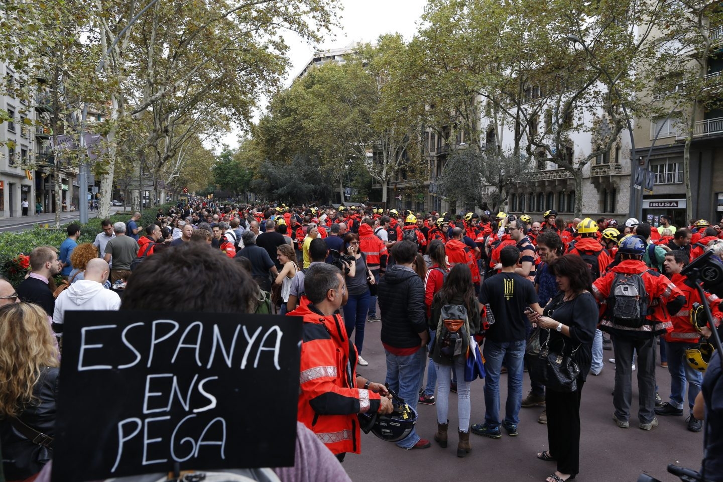 Huelga: protesta de bomberos en las calles de Barcelona.