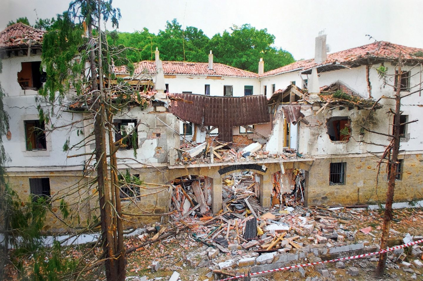 Casa cuartel Legutiano (Álava) furgoneta bomba 2008.