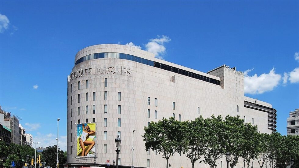 Centro de El Corte Inglés en la Plaza de Cataluña de Barcelona, donde las ventas han caído hasta un 40% tras el referéndum de independencia catalán.