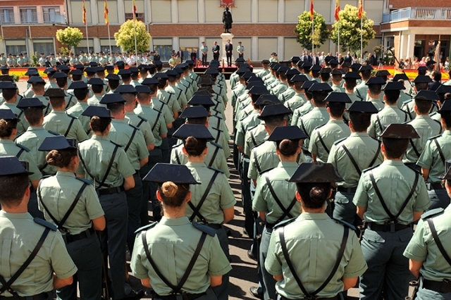 Agentes de la Guardia Civil, en formación.