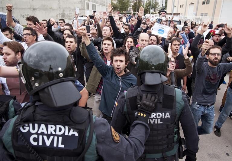 La Junta de Fiscales de Cataluña decide seguir investigando a alcaldes por el 1-O