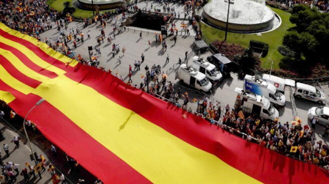 España_Cataluña El Tesoro evita el efecto de la crisis catalana en su última subasta de deuda.