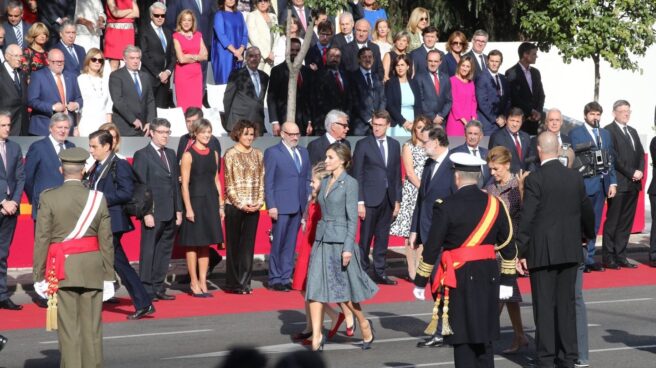 Imagen de los Reyes Felipe VI y Letizia y del presidente de Gobierno, Mariano Rajoy, ante todo su equipo de Gobierno.