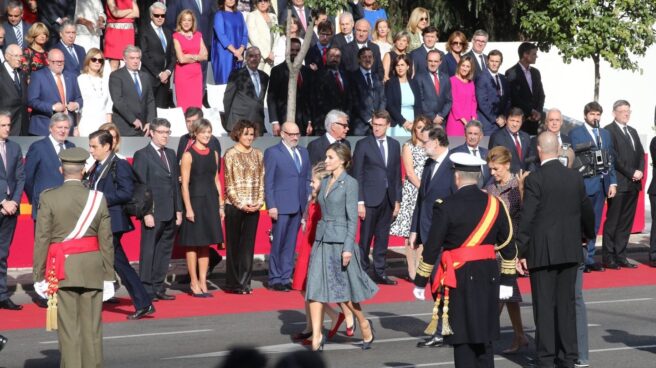FotoGaleria_6409163_0 Imagen de los Reyes Felipe VI y Letizia y del presidente de Gobierno, Mariano Rajoy, ante todo su equipo de Gobierno.