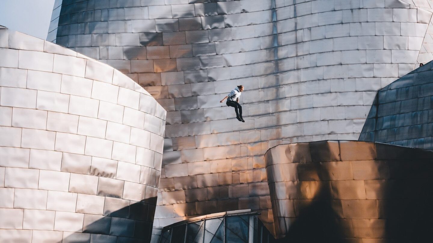 De visita acrobática por el Guggenheim