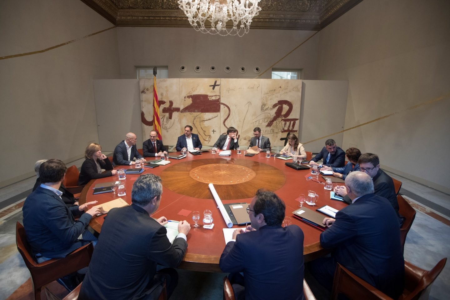 Puigdemont y sus consejeros, durante una de las reuniones semanales.