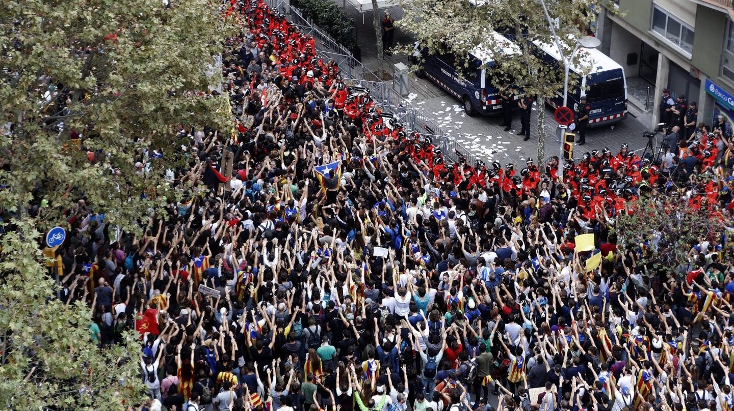 Concentración ante la sede del PP en Barcelona durante la pasada huelga 'política' del 3 de octubre.