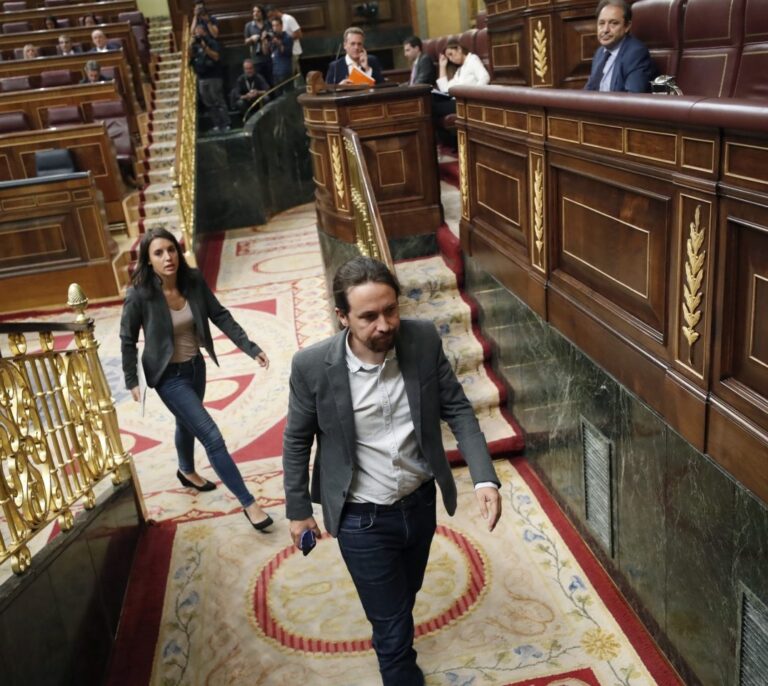 Pánico en Unidos Podemos: "O empezamos a hablar de España o nos irá muy mal"