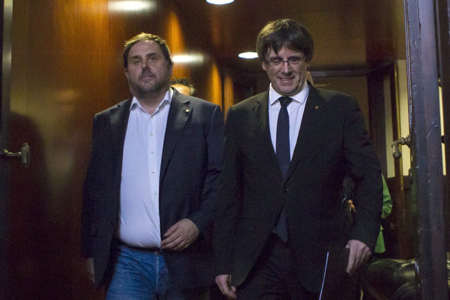Oriol Junqueras y Carles Puigdemont, en el 'Parlament' de Cataluña.