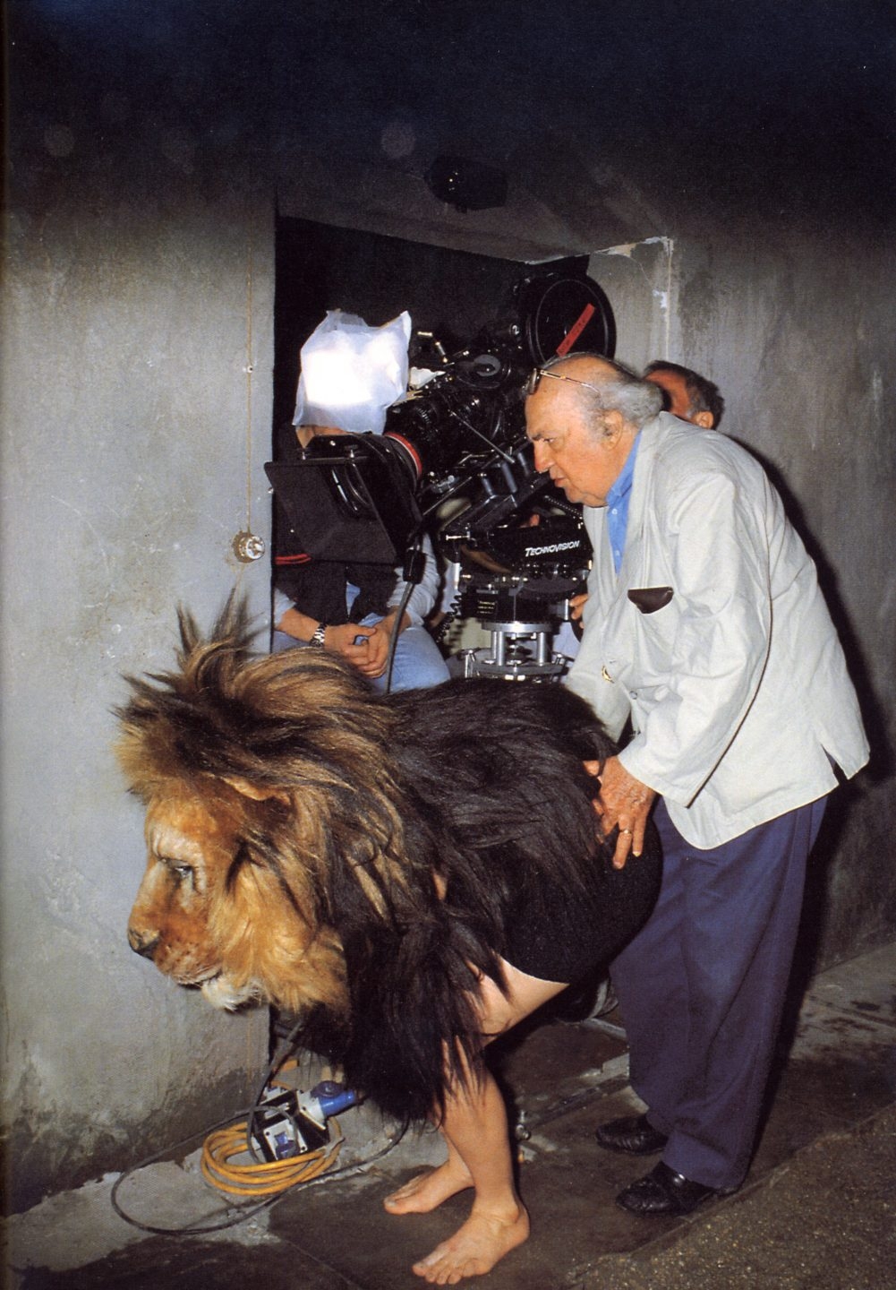 Fellini durante el rodaje de "El sueño del león"