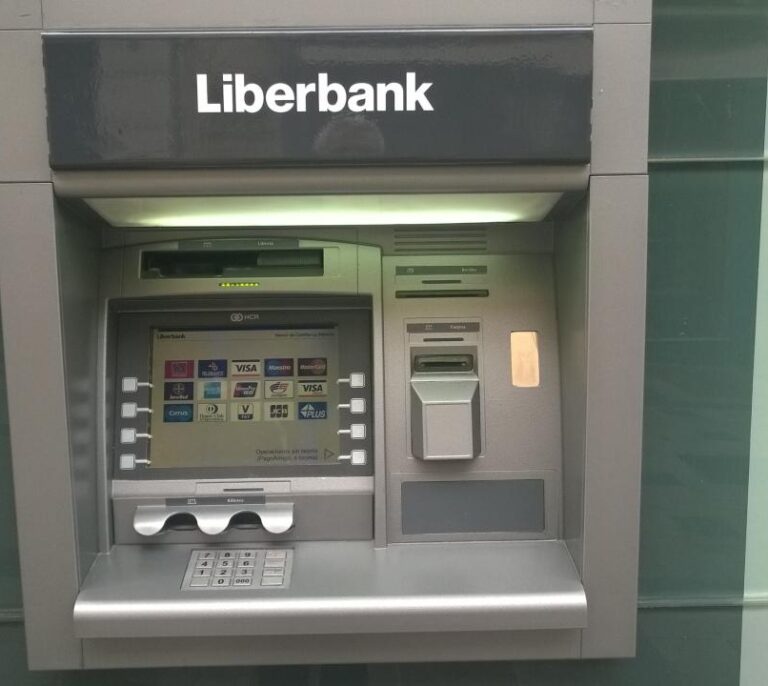 Liberbank roza mínimos anuales en bolsa tras la venta de un 19% de su capital