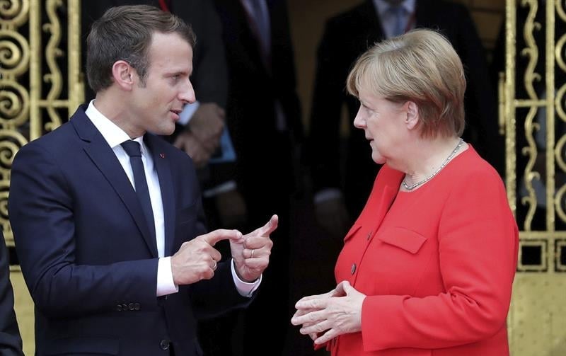 El presidente francés, Emmanuel Macron, y la canciller alemana, Angela Merkel, esta semana en la Feria de Fráncfort.